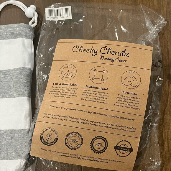 Cheeky Cherubz Nursing Coverup - Picture 4 of 5